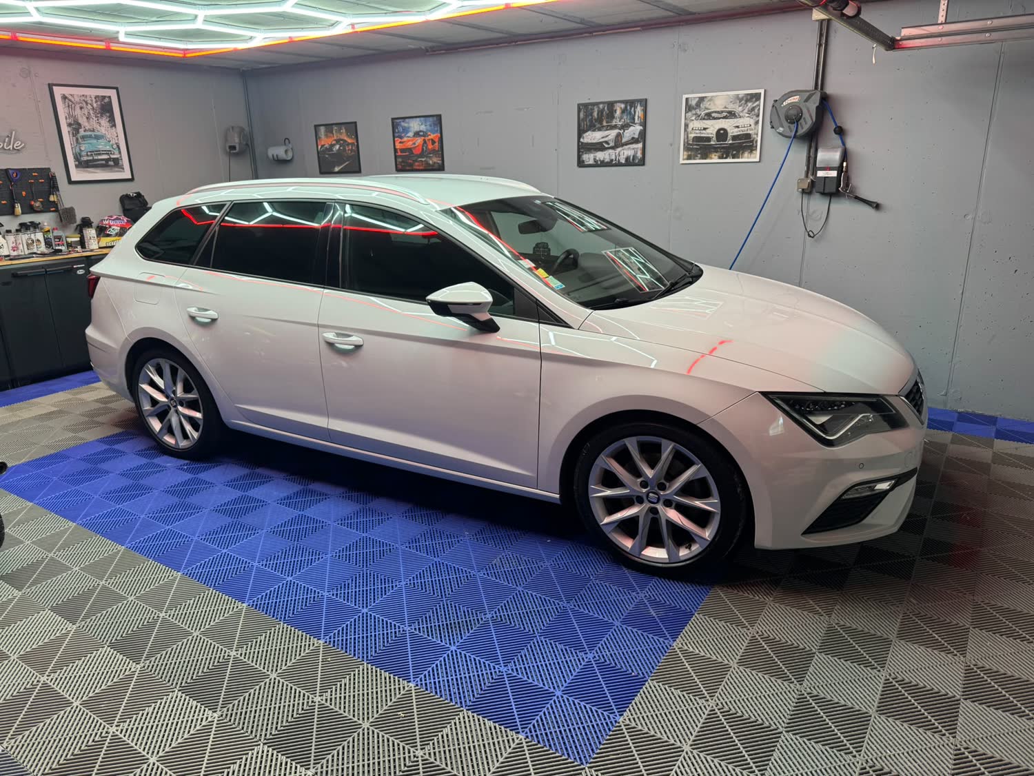 Seat Leon blanche lustrée après nettoyage complet